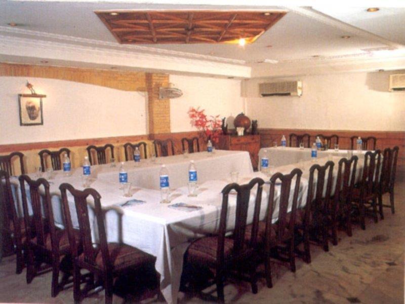The Crest Inn Delhi  Exterior photo