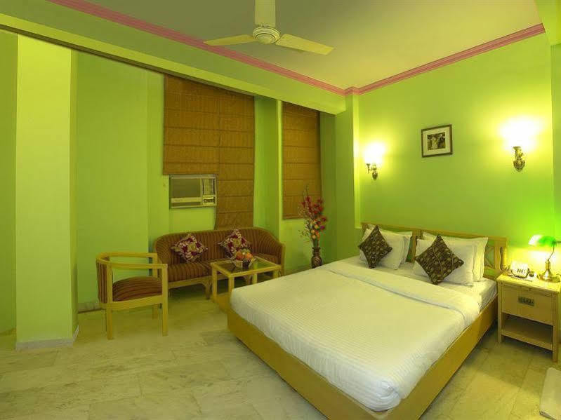The Crest Inn Delhi  Exterior photo