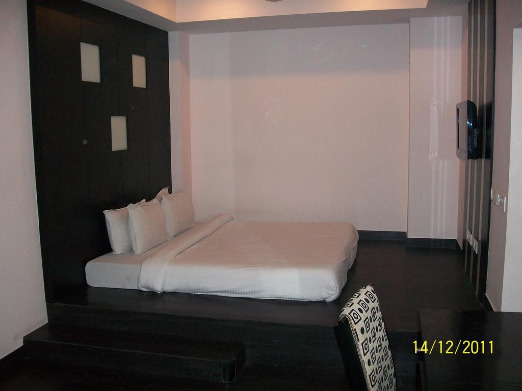 The Crest Inn Delhi  Exterior photo